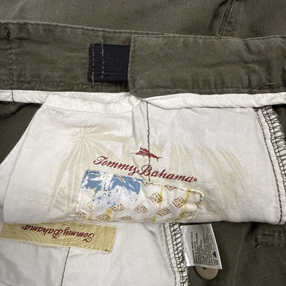 Tommy Bahama Shorts Men's 40 Military Green Elastic Sides